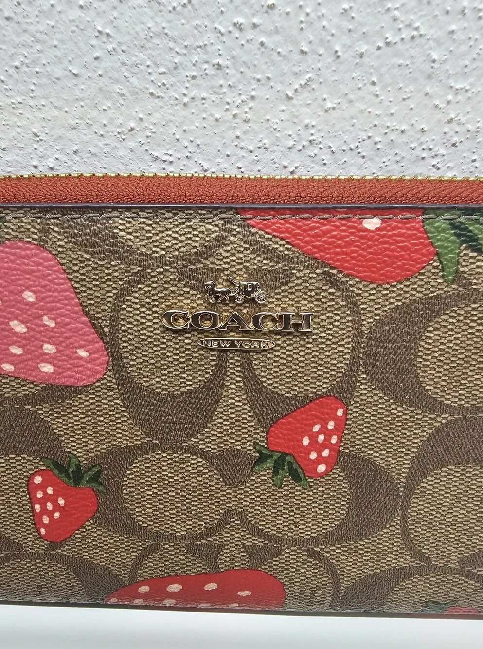 NWOT Coach Strawberry Print Signature Zip Wallet Wristlet - Red/Brown